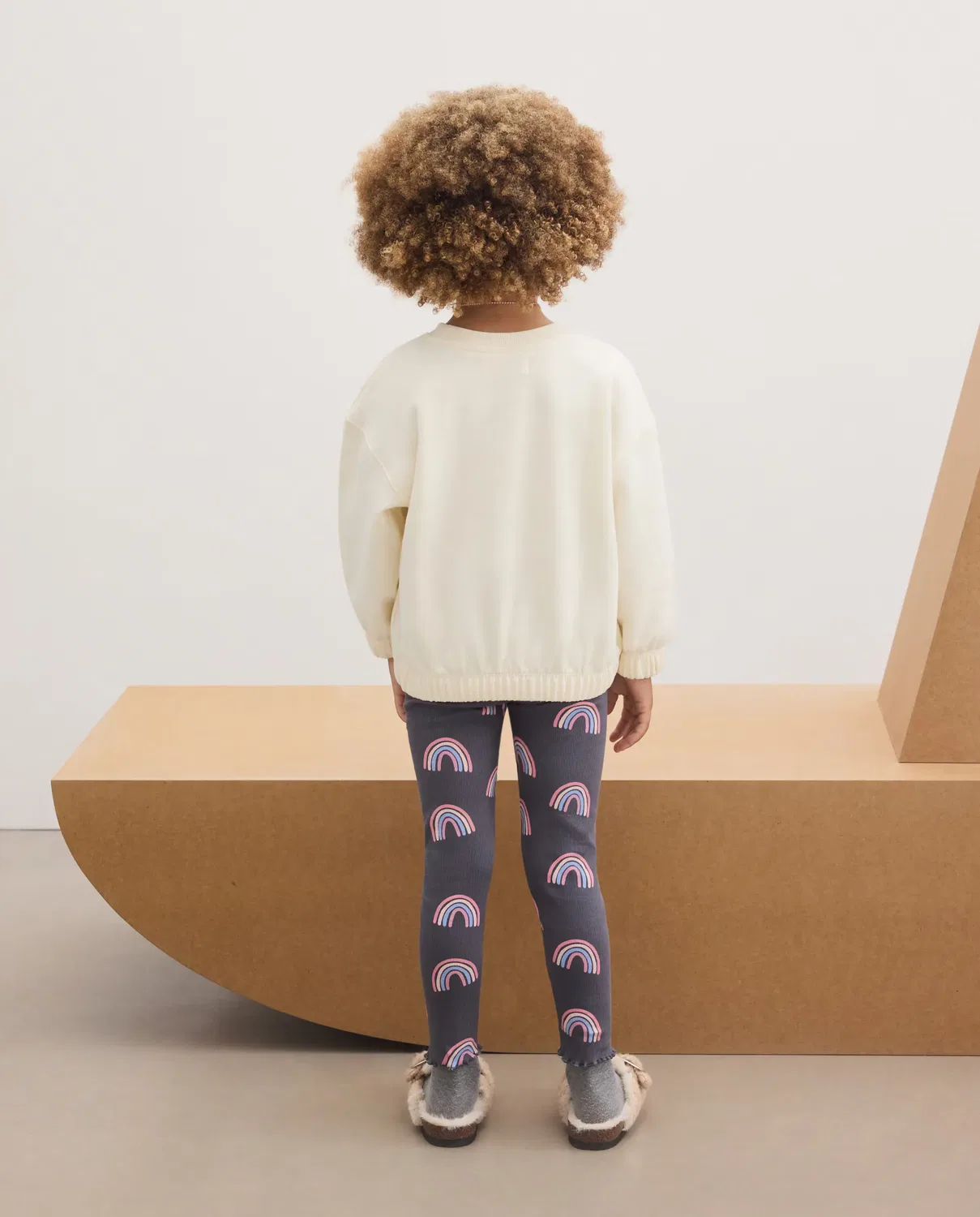 Детский комплект для девочек с принтом Conjunto 2 piezas sudadera posicional arco iris con legging rib all over print Kids El Corte Inglés, Multicolor — фото 2