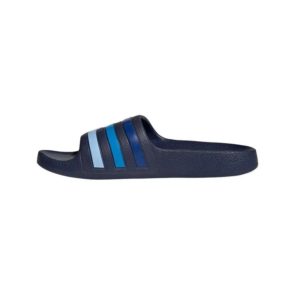 Детские сандалии для девочек с закрытым носом Adidas Adilette, Blau — фото 2