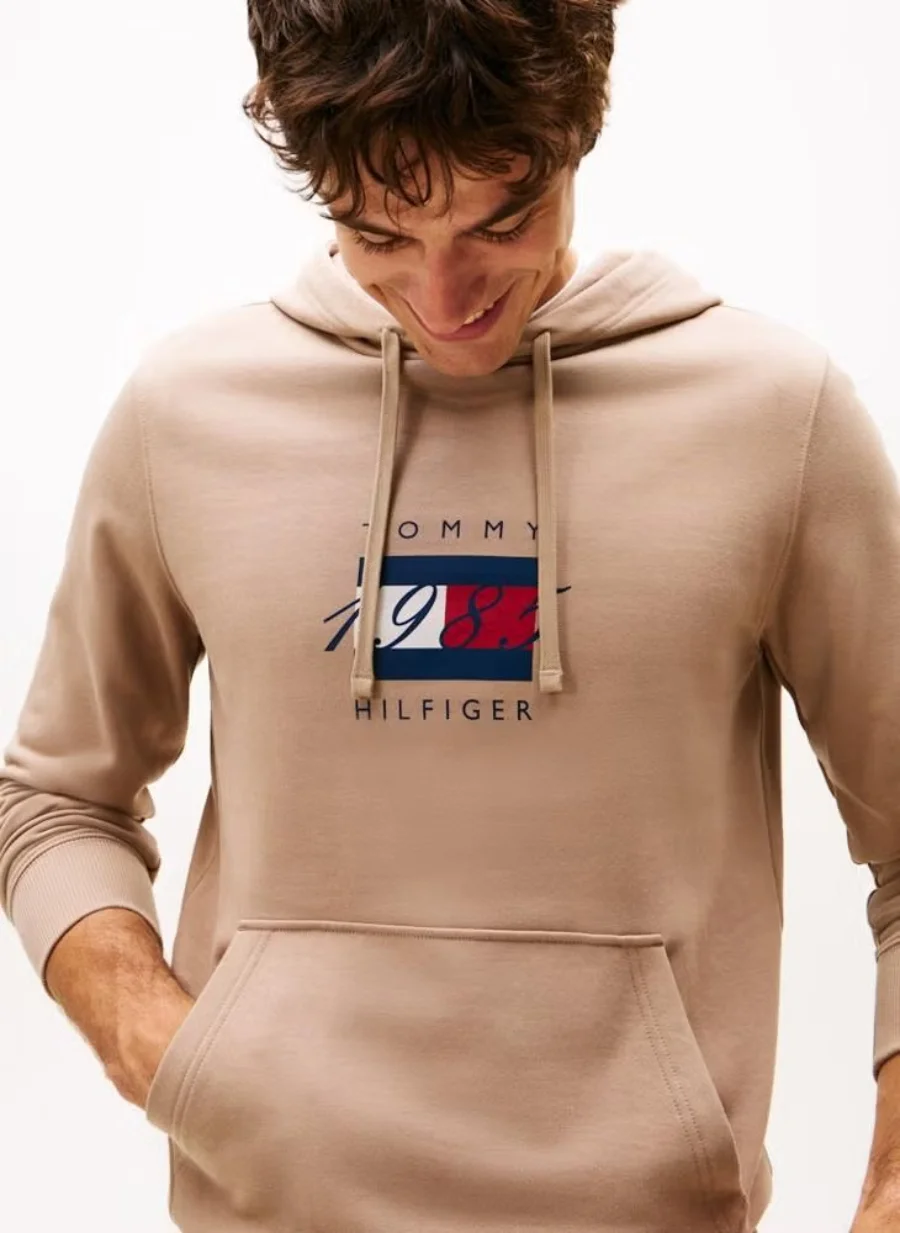 Худи Tommy Hilfiger Flag Graphic, серо-бежевый — фото 3