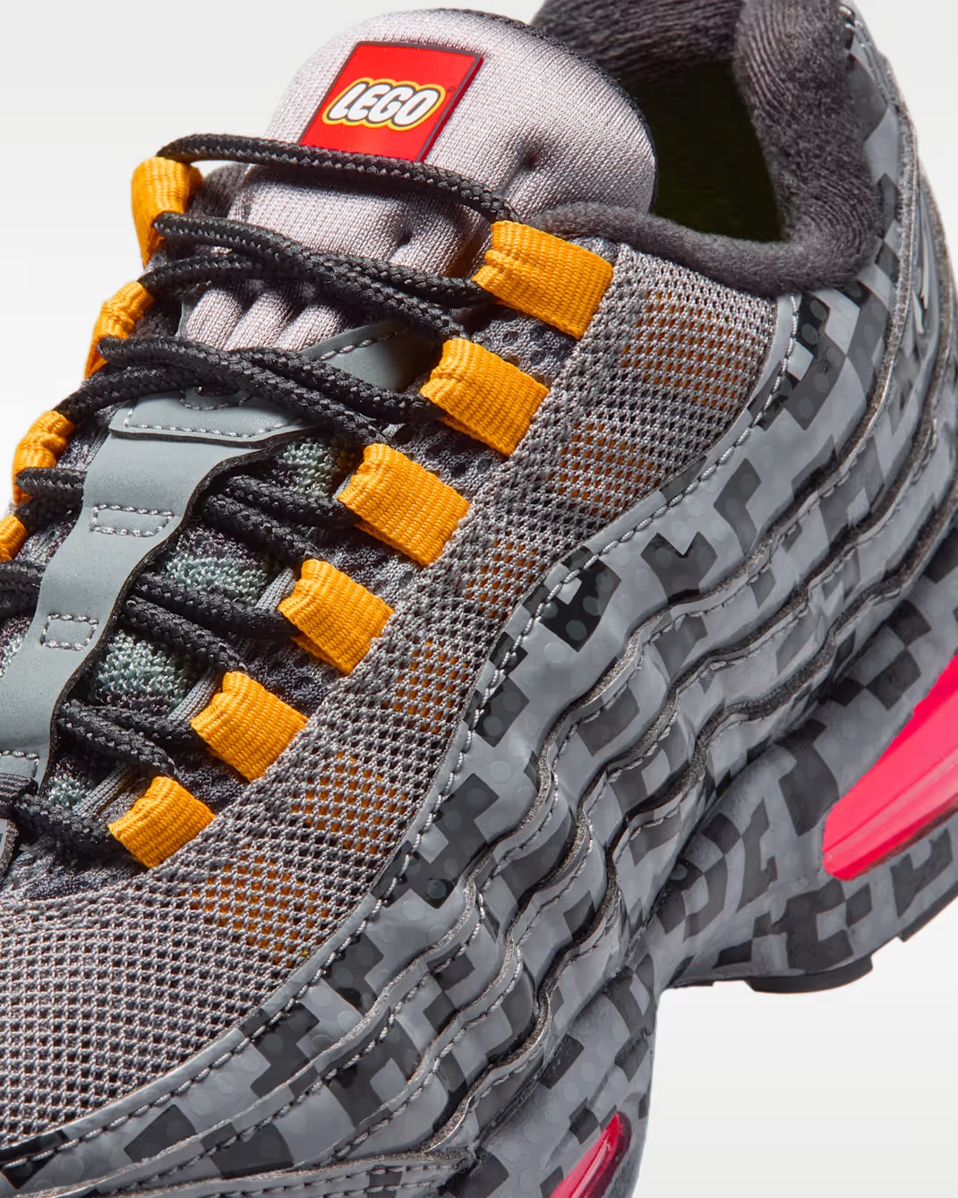 Кроссовки детские Nike Air Max 95 x LEGO Collection, тёмно-серый/чёрный/жёлтый — фото 4