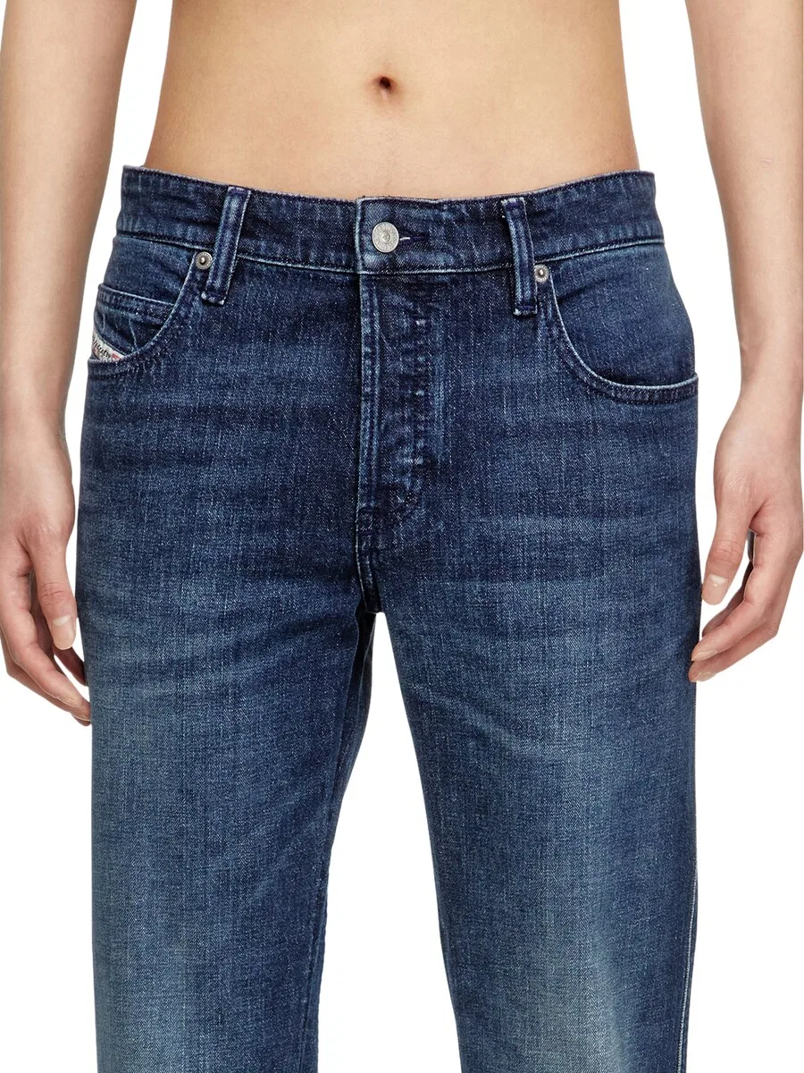 Джинсы DIESEL Slim fit темно-синего цвета — фото 2