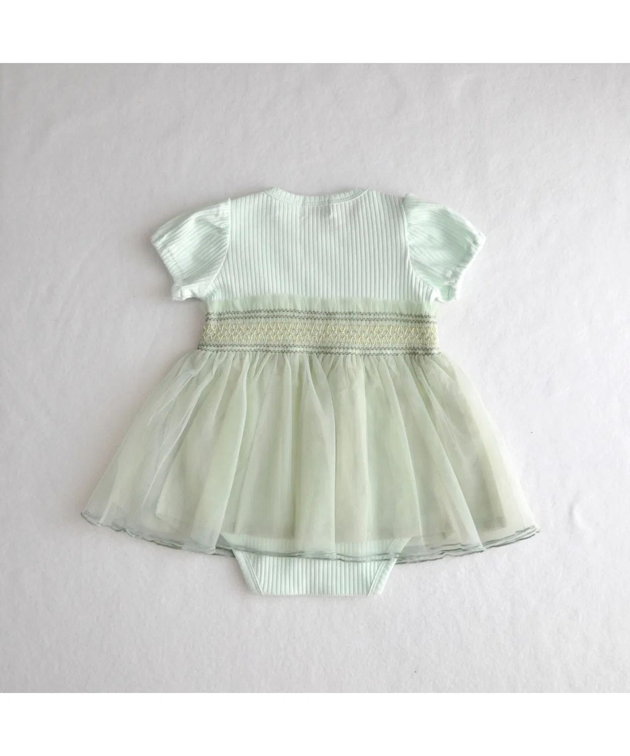 Детский боди-комбинезон с фриллами и лентой, модель Smocking Embroidery, coto cotte, Green — фото 3