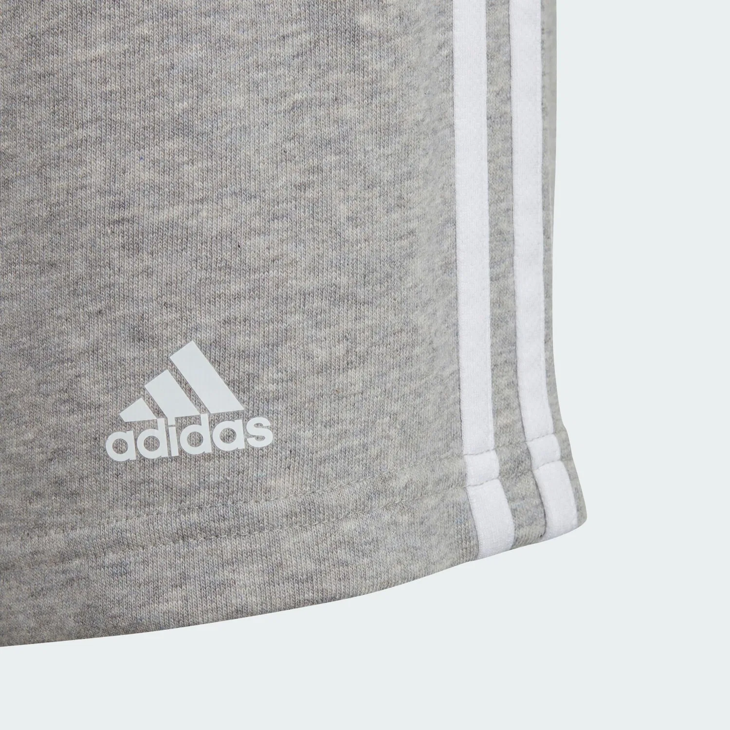 Детские шорты с эластичным поясом Essentials 3-Streifen Adidas, Grau Weiss — фото 2