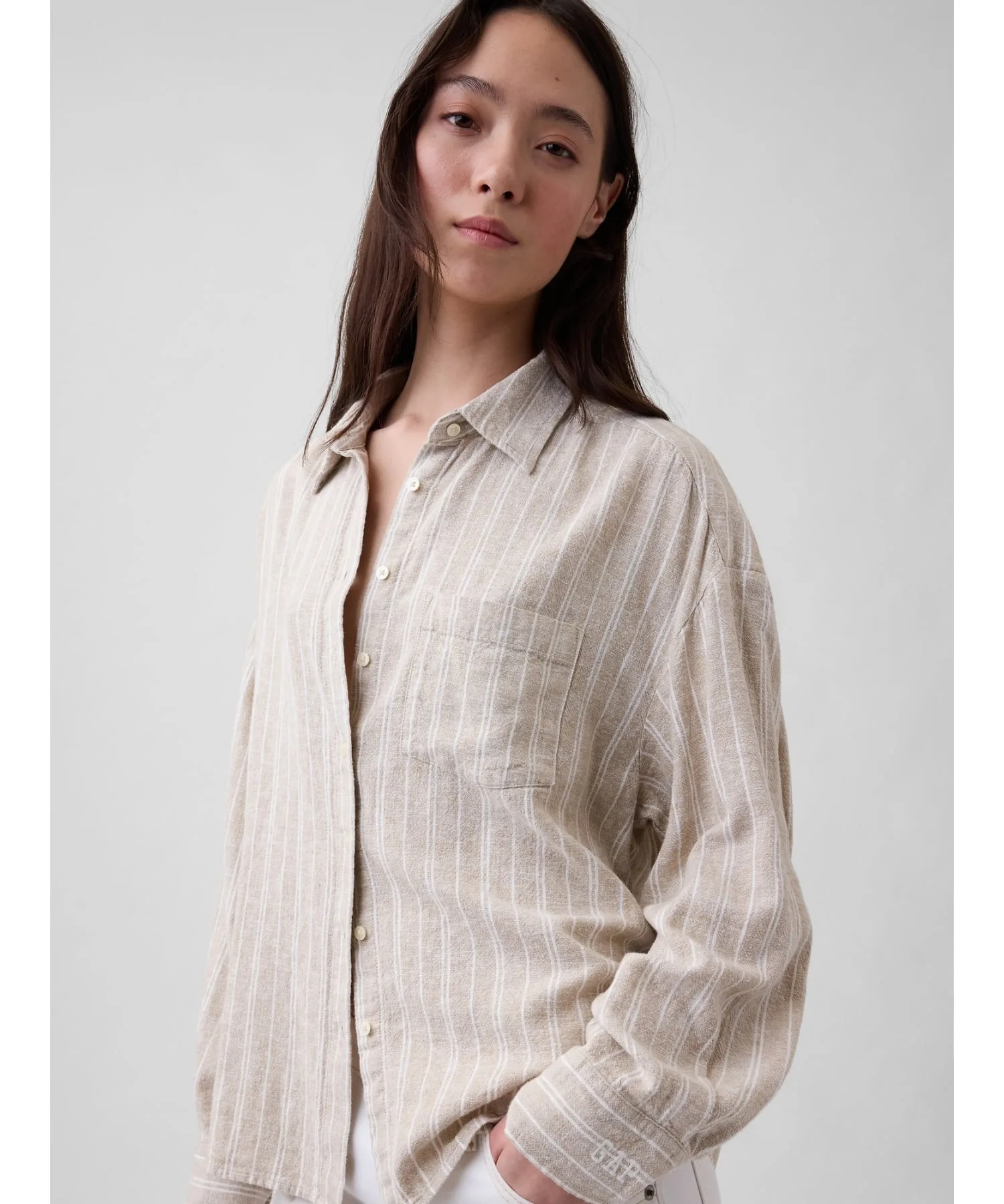 (W) Рубашка оверсайз из смесовой льняной ткани GAP, NEUTRAL_STRIPE — фото 4