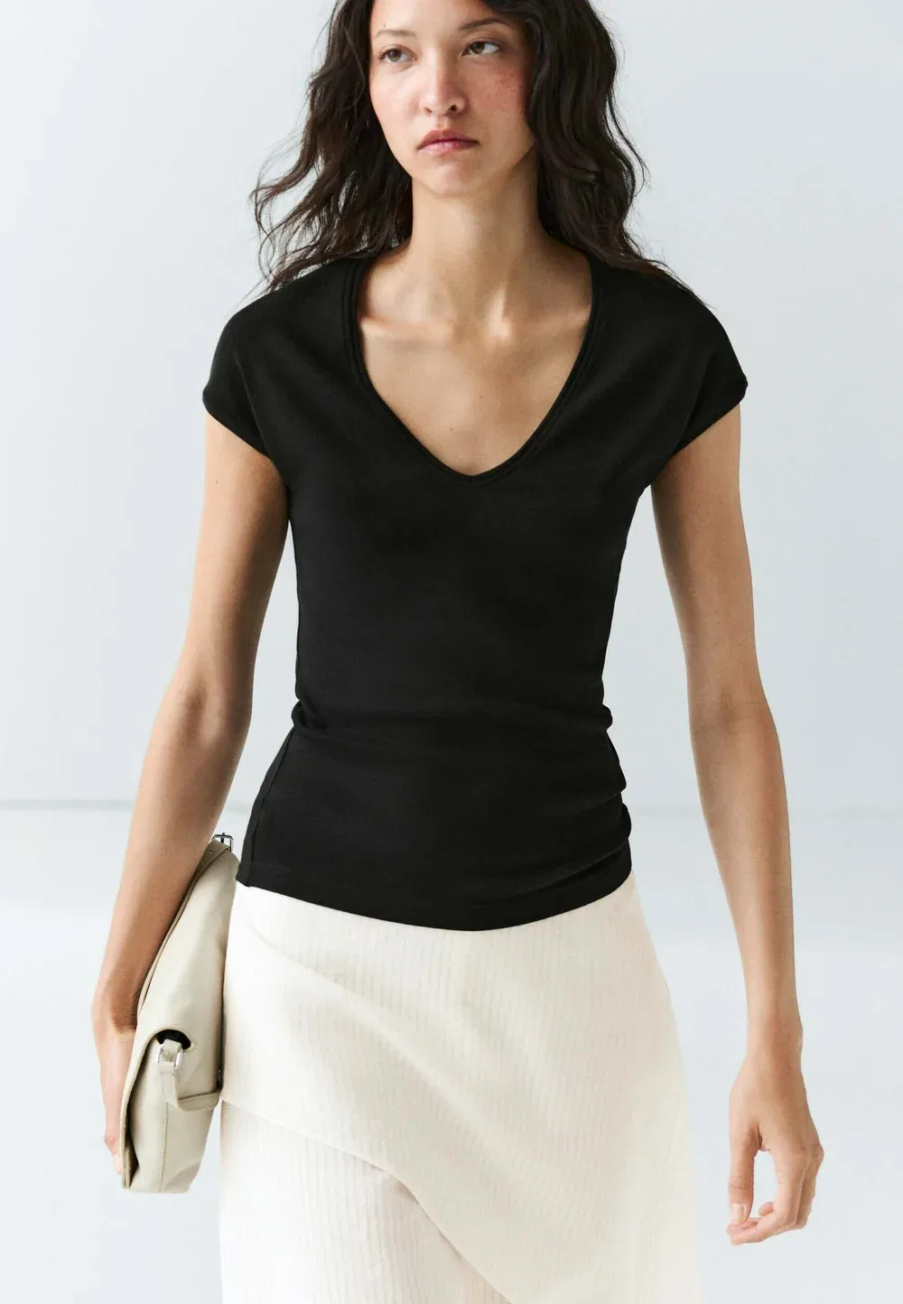 Футболка с V-образным вырезом - базовая футболка Massimo Dutti, Black