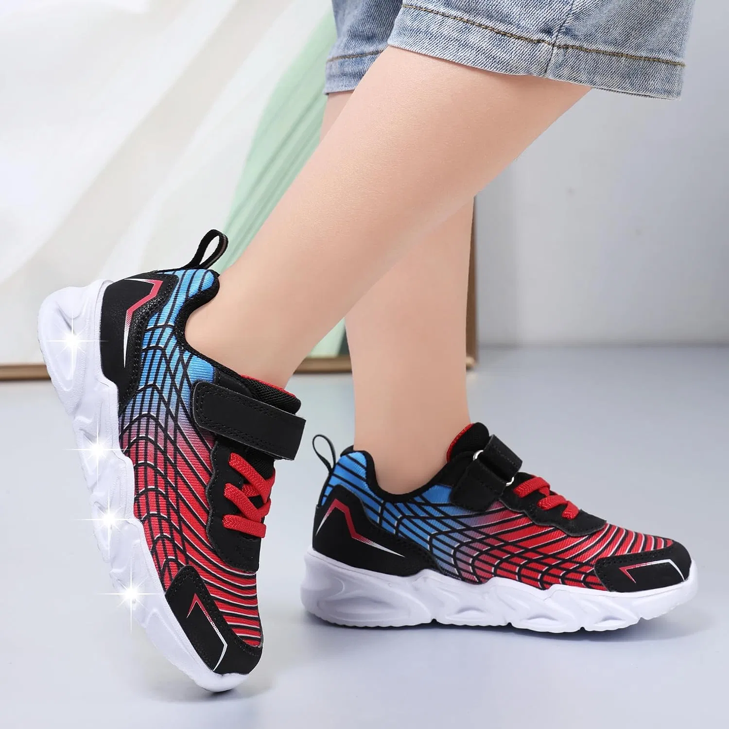 Детские светящиеся кроссовки с дышащей сеткой Amzounoy, Red/Black Light Up Shoes — фото 2