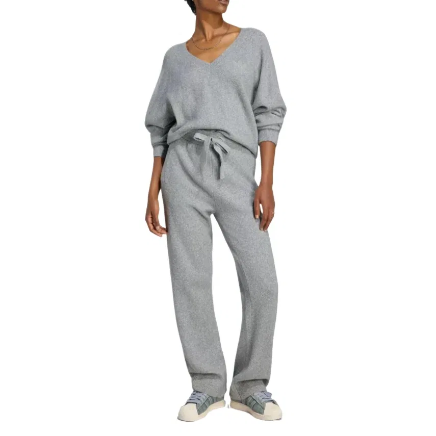 Женская футболка Essentials Knit Sweatshirt Asia Sizing 'Medium Grey Heather' adidas, Medium Grey Heather — фото 2