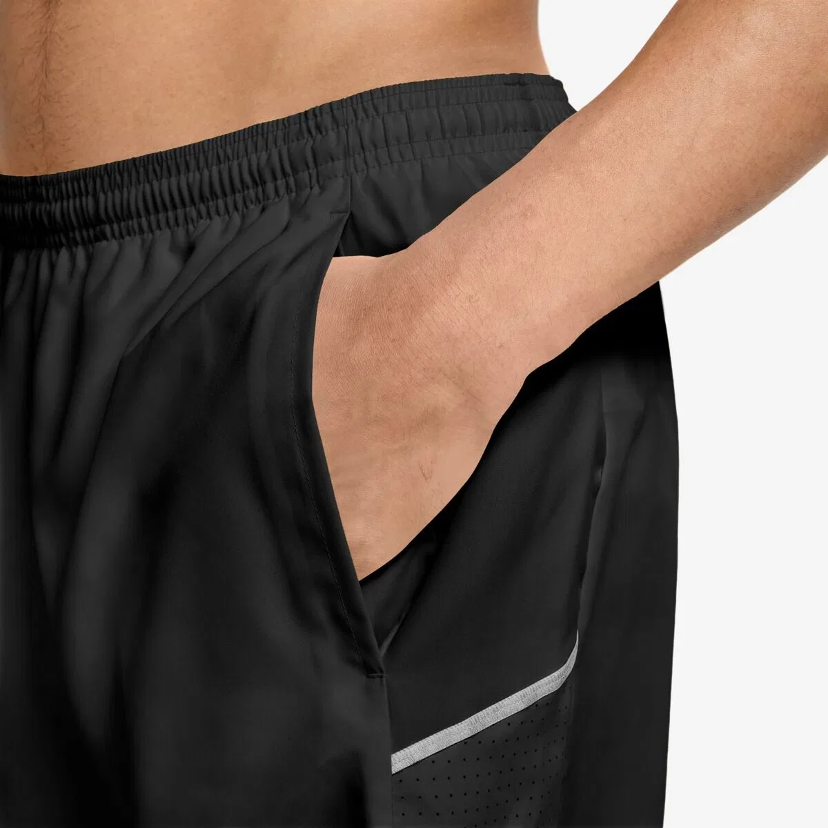 Мужские шорты с технологией Dri-FIT Nike Miler 5in Brief Short, Black/Black/Reflective Silver — фото 2