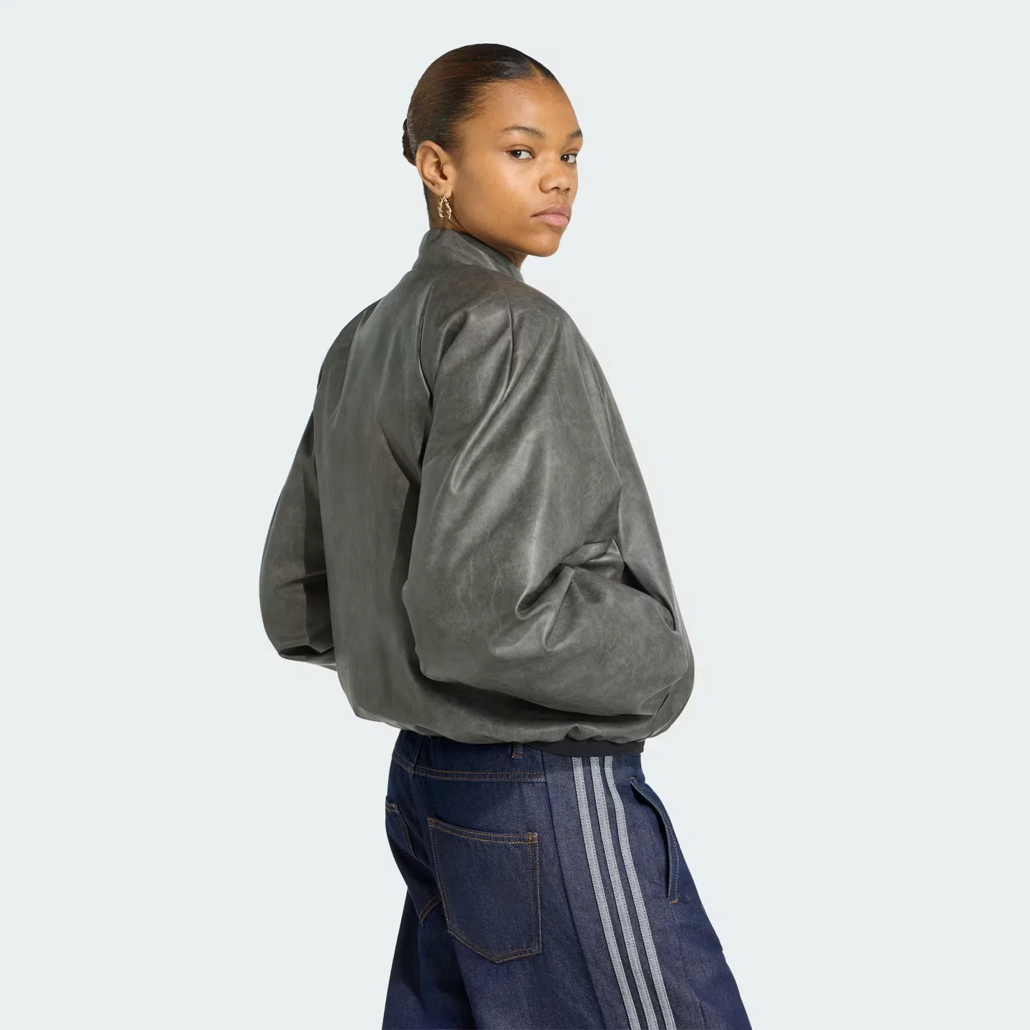 Женская укороченная куртка из экокожи SST Cropped Adidas Originals, черный — фото 2