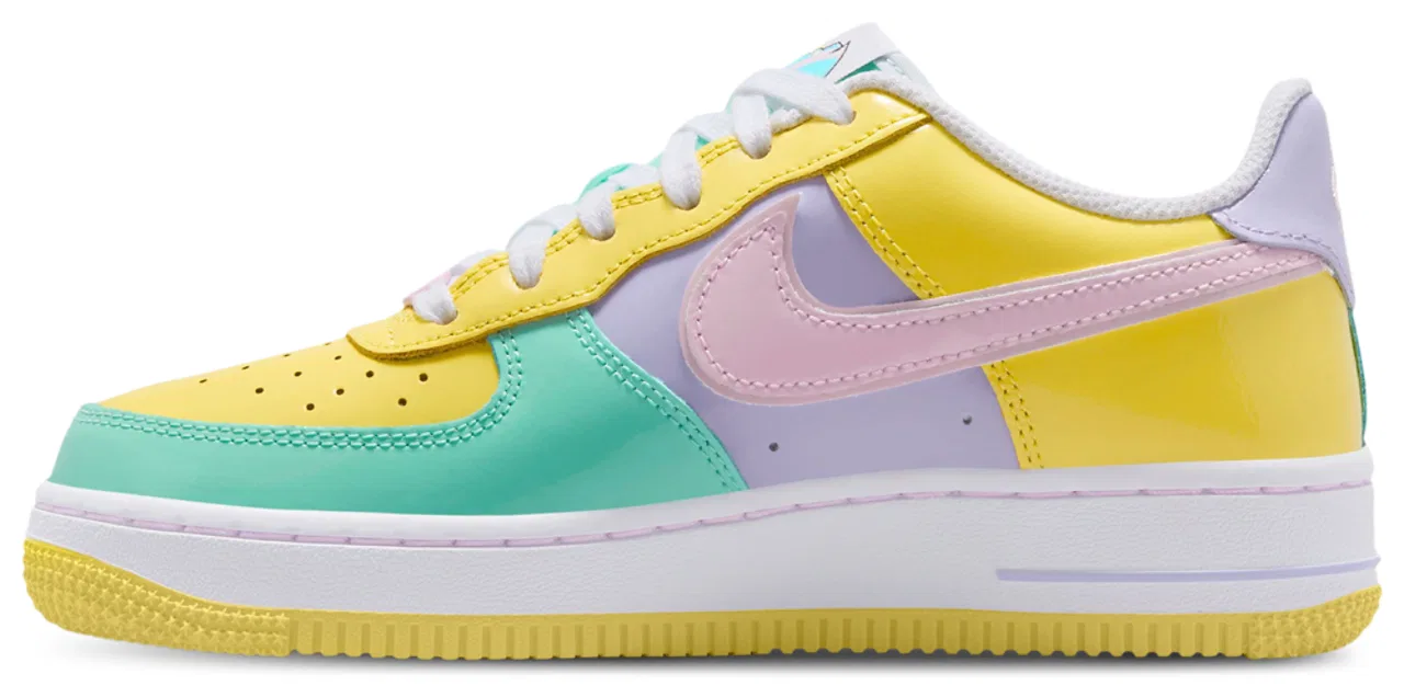 Кеды для мальчиков Air Force 1 Nike, цвет Yellow Pulse/Pink Foam/Emerald Rise — фото 2