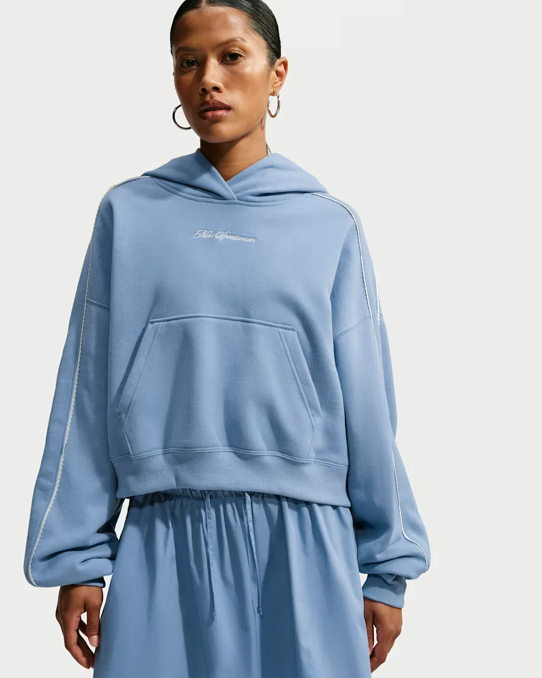 Женская укороченная толстовка с капюшоном Nike Studio Fleece Medium Weight "Graphic Pack", Work Blue/Sail/Work Blue