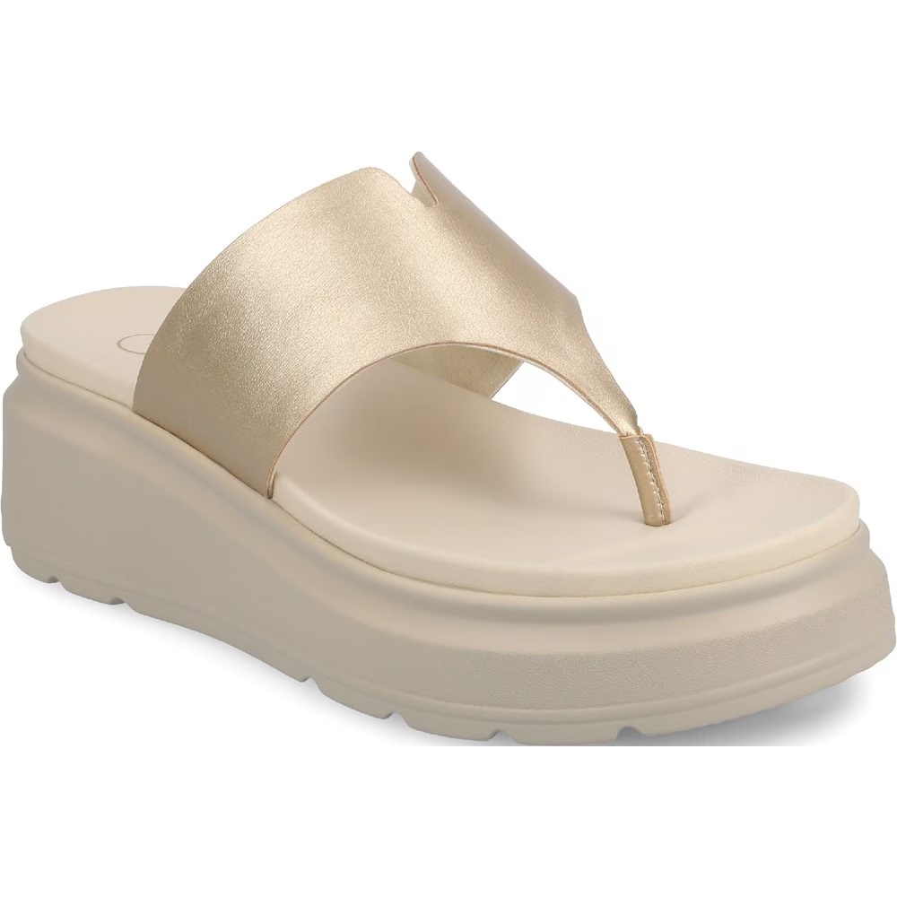 Женские сандалии на танкетке Carah flip flop Journee, champagne