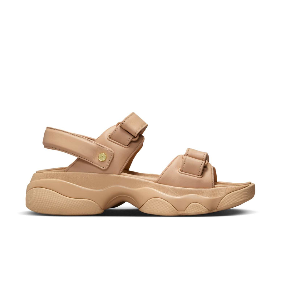 Сандалии (WMNS) Air Jordan Deja Sandals 'Legend Medium Brown Metallic Gold', коричневый — фото 2