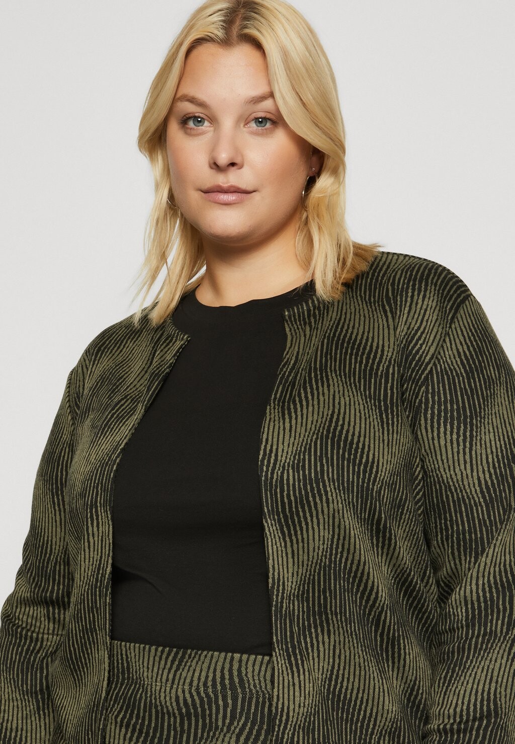 

Кардиган CARTORA CARDIGAN ONLY Carmakoma, зеленый