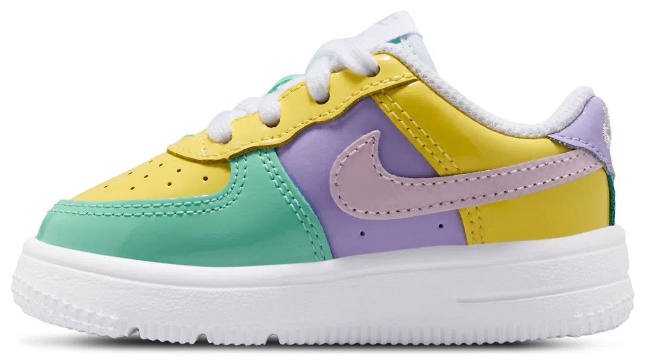 Кроссовки для мальчиков Force 1 Low Nike, цвет Yellow Pulse/Pink Foam/Emerald Rise — фото 2