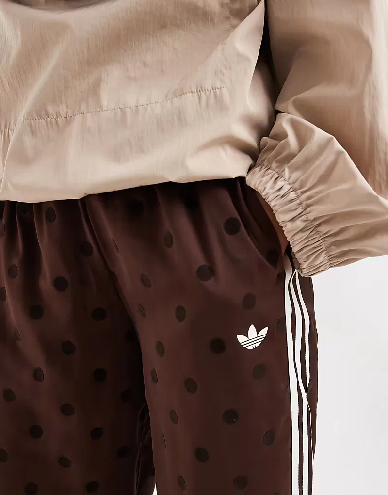 Спортивные брюки Adidas Originals из атласа с широкими штанинами в коричневую точку — фото 3