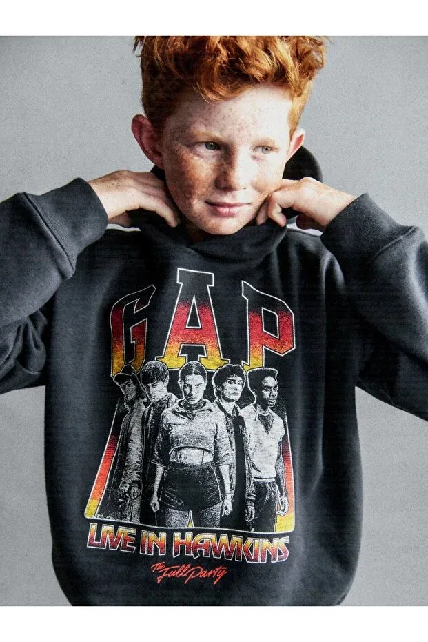 Детское худи для мальчиков с принтом Stranger Things Vintage Soft Graphic, Gap, Black-000 — фото 2