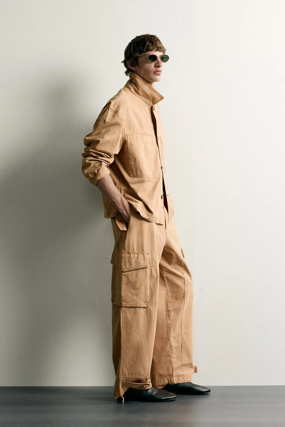 Выстиранные брюки-карго свободного кроя ZARA, camel — фото 4