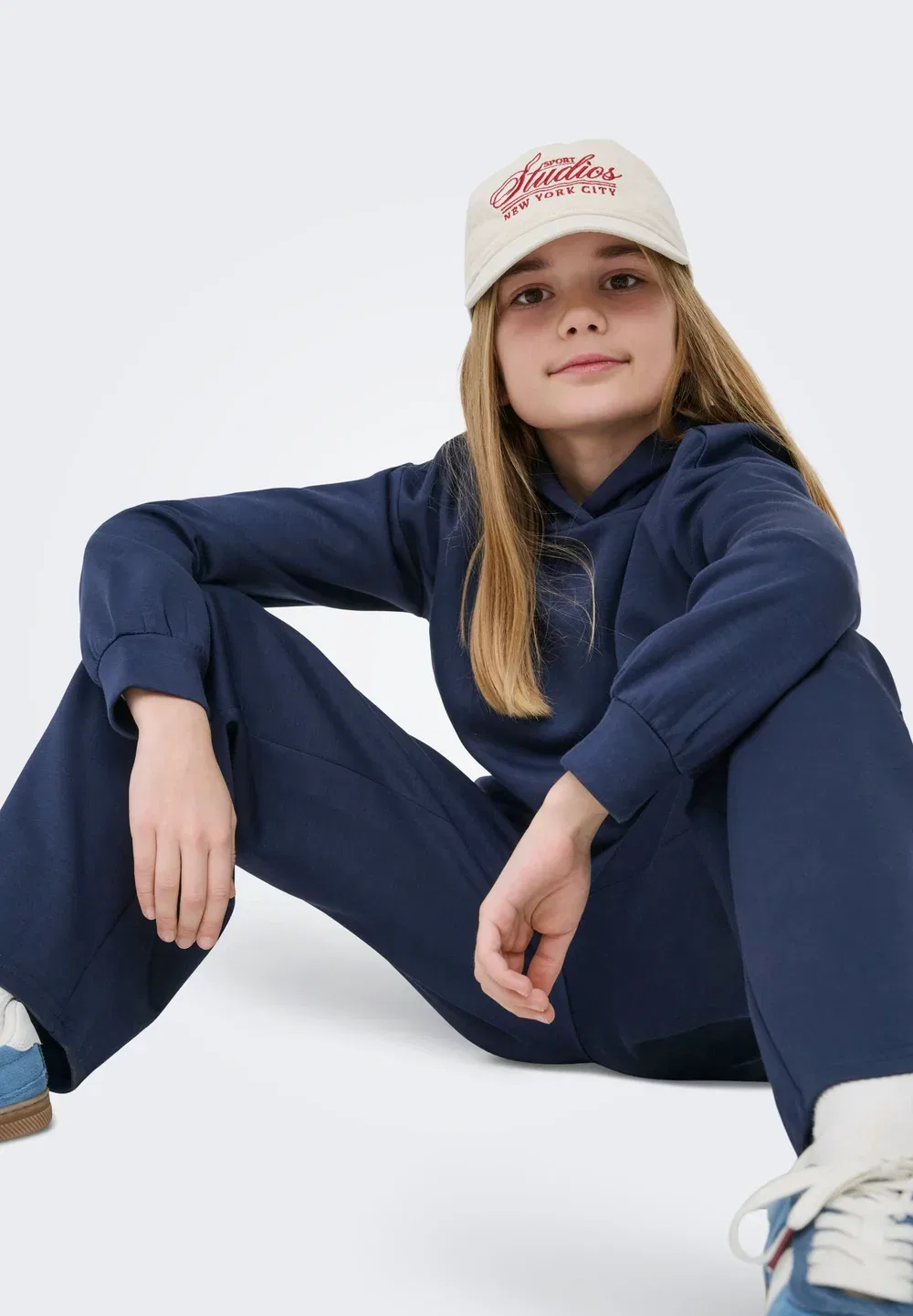 Hose mit weitem beinschnitt kogada-nella weiter beinschnitt шланг mit weitem beinschnitt - спортивные штаны Only Girls, Navy Blazer — фото 4