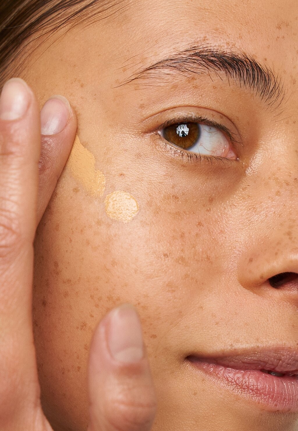 

Тональная основа INSTAMOISTURE GLOW FOUNDATION KIKO Milano, цвет 5.5 gold