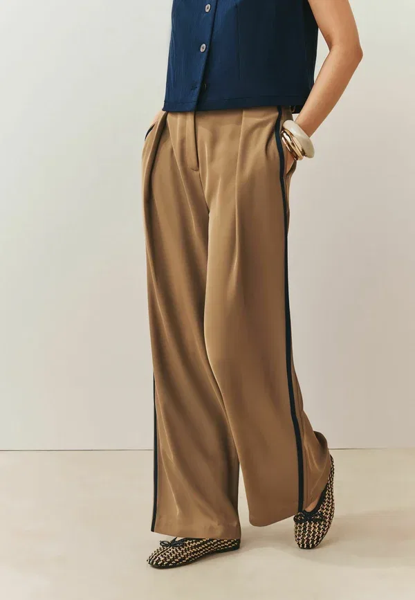 Брюки с эластичным поясом Tall fit elastic back side stripe wide leg trousers Next, tan brown, светло-коричневый