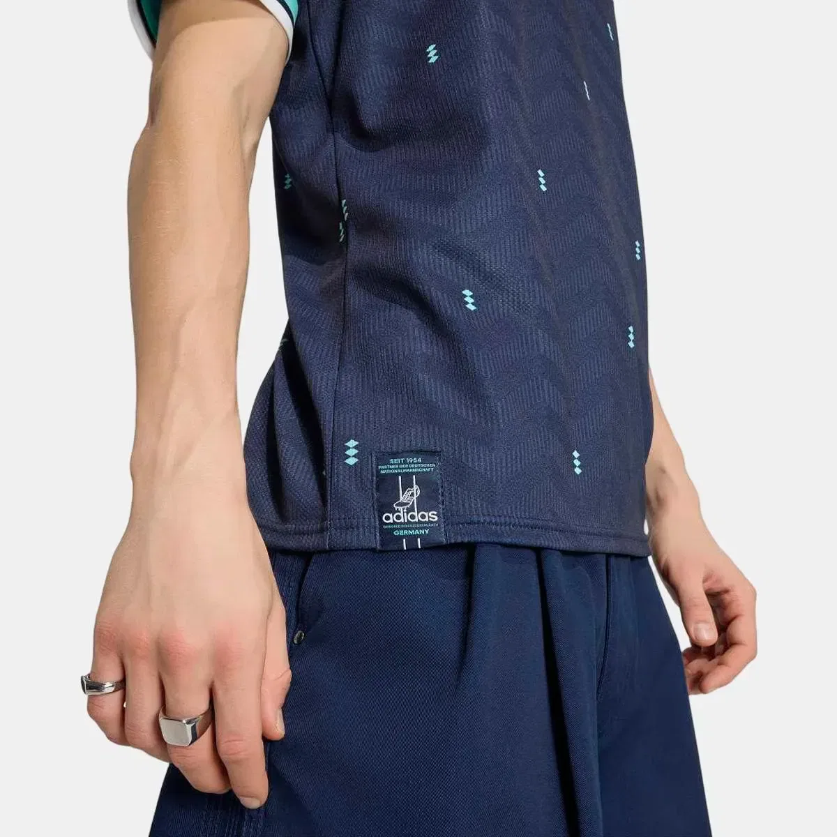 Мужская футболка с длинным рукавом Alemania Mundial 2026 adidas, Azul Marino — фото 3
