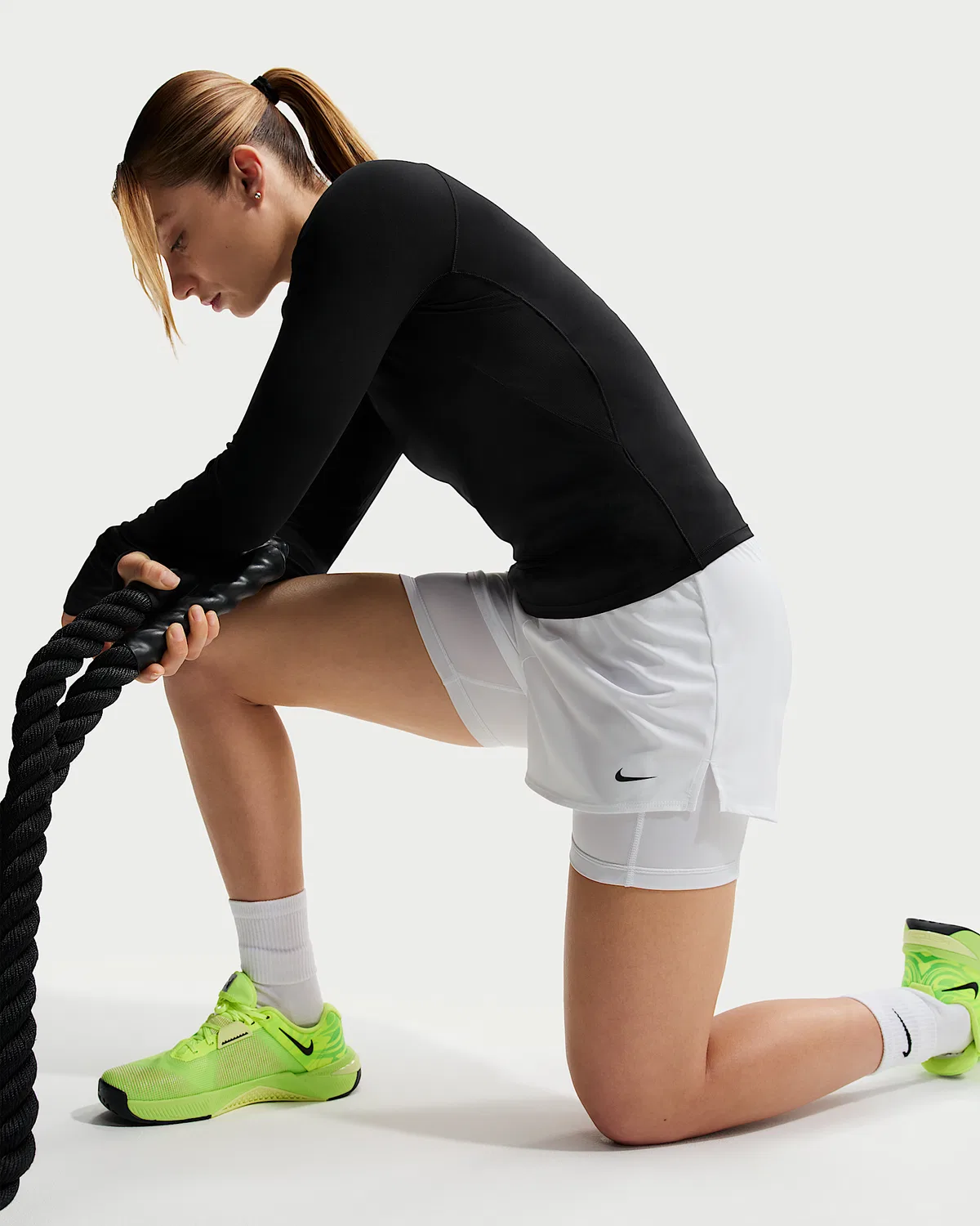 Женские шорты Nike One Dri-FIT с высокой посадкой 3" 2-в-1, White/Black — фото 4