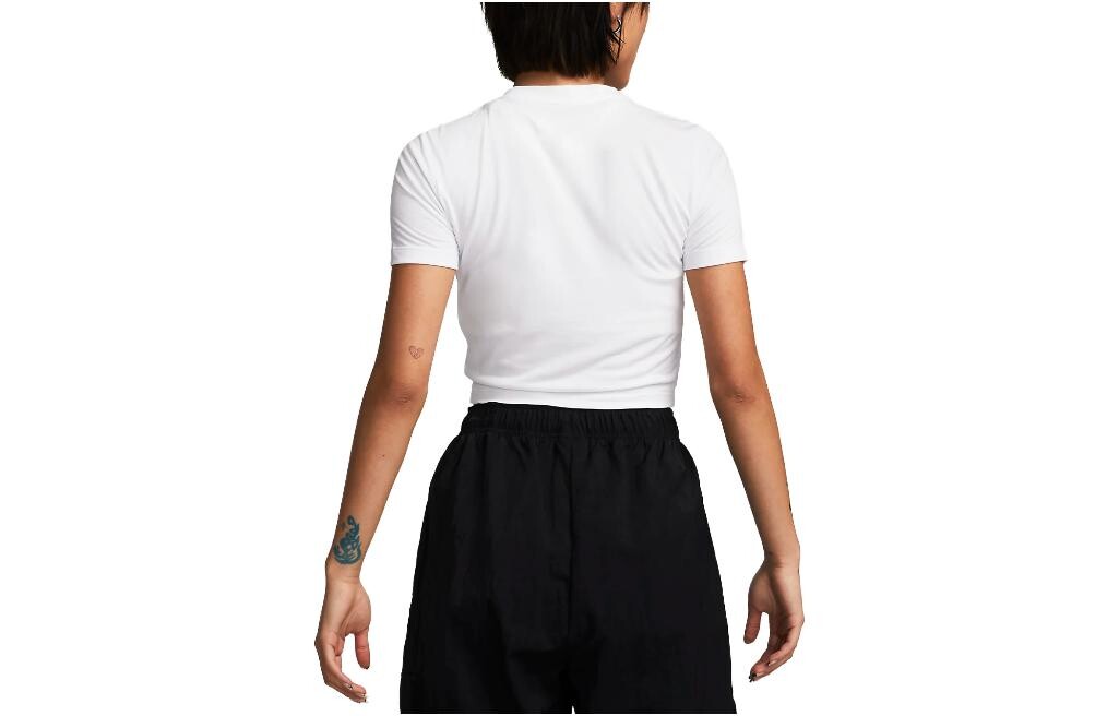 Футболка Nike Sportswear Essential Slim-Fit Crop FB2874-100, белый — фото 2