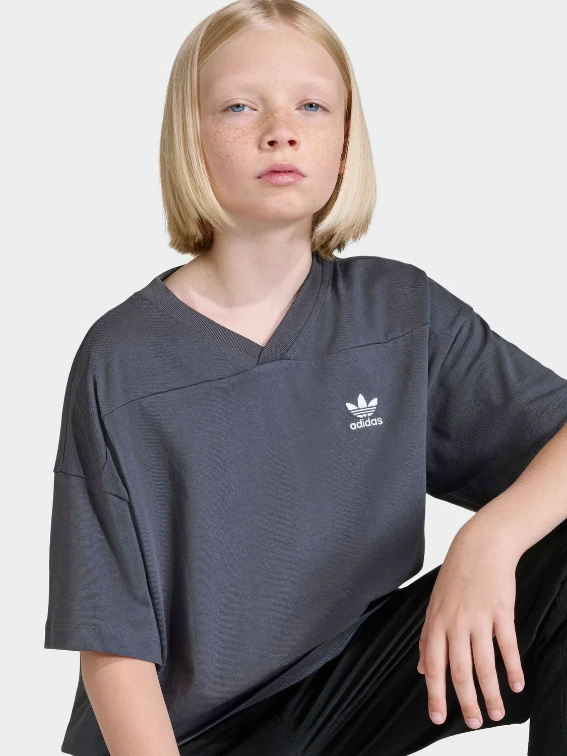 Футболка Oversized Cutline V-Neck, adidas Originals, серый — фото 4