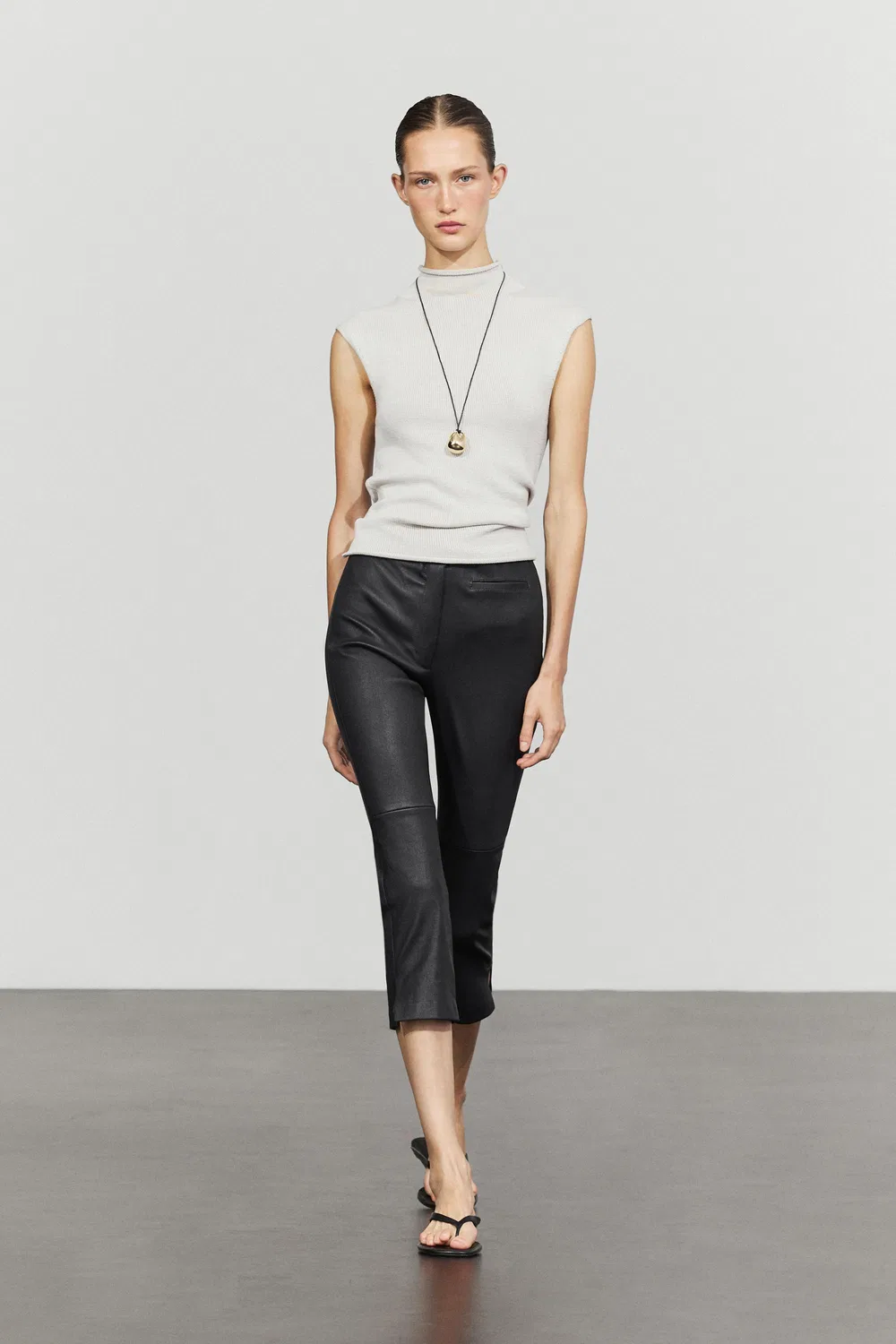 Капри кожаные Massimo Dutti, из кожзама, черный