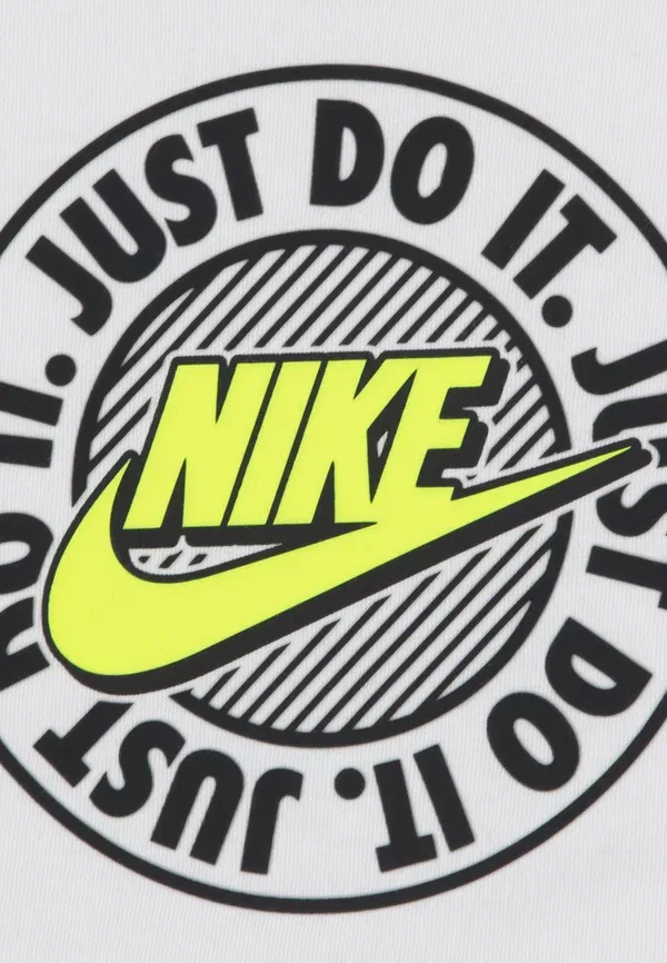 Комплект из футболки и брюк с принтом, хлопок Nike Sportswear, серый — фото 4