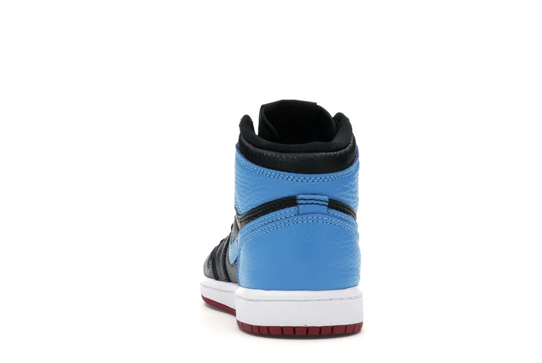 Детские кроссовки Lifestyle с патентованной кожи Jordan 1 Retro High UNC Chicago Leather Jordan, Black/Dark Powder Blue-Gym Red — фото 4