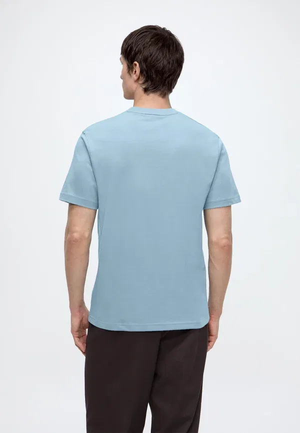 Футболка Lacoste однотонная с круглым вырезом — фото 3