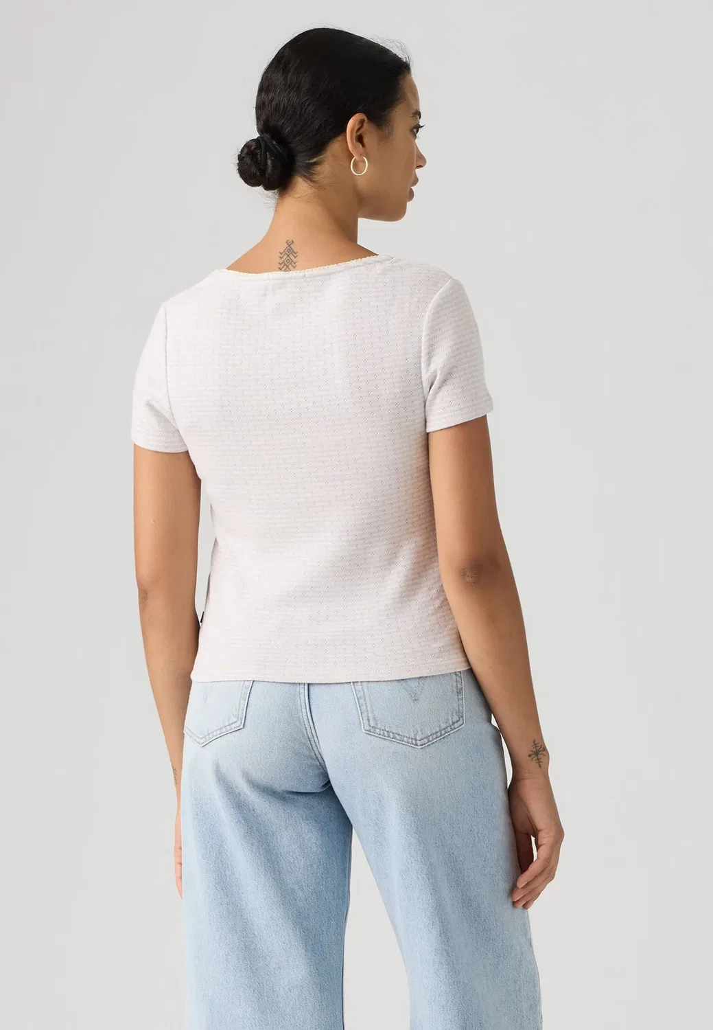 Милая - простая футболка Levi'S, Lavender Blue/Egret — фото 3