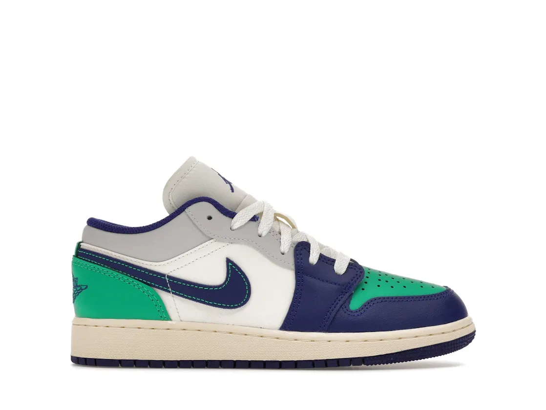 Детские кроссовки Lifestyle Jordan 1 Low Jordan, Sail/Stadium Green/Neutral Grey/Deep Royal Blue