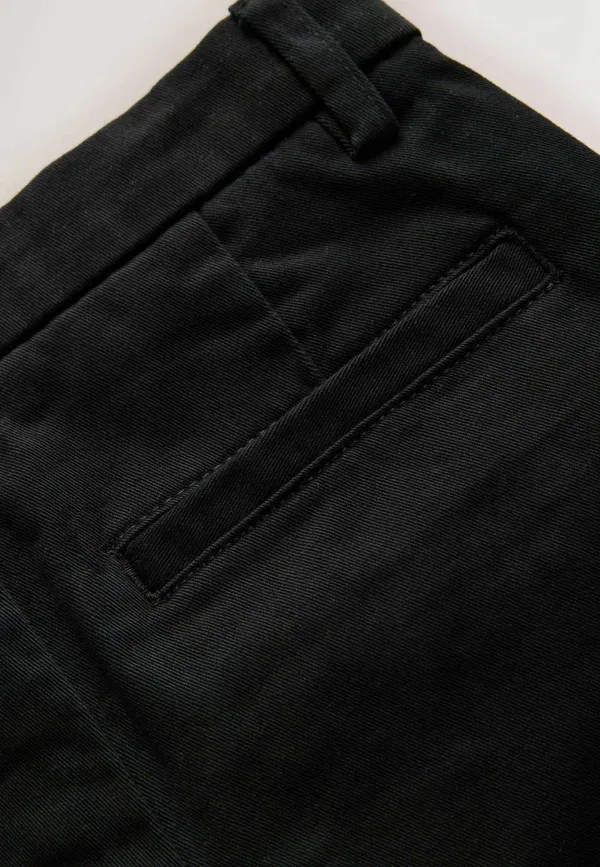 Брюки из хлопка с эластаном Regular fit - longer length skinny fit stretch chino trousers - chinos Next, черный — фото 3
