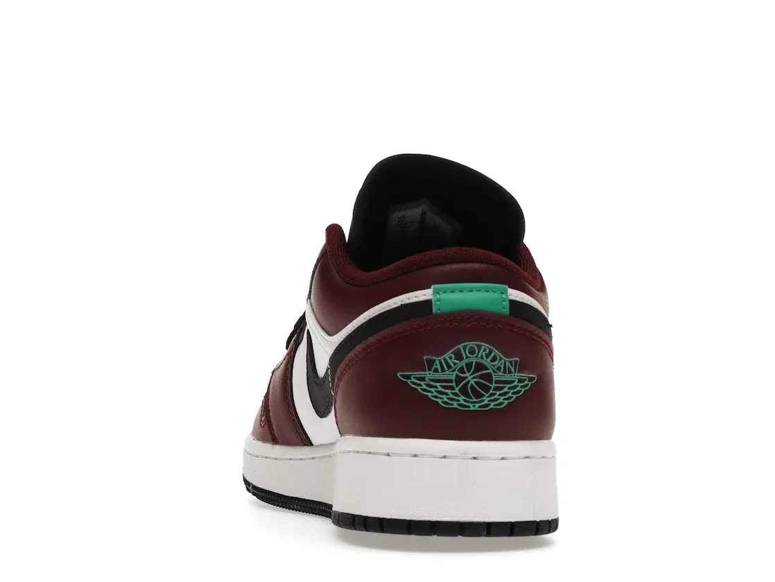 Детские кроссовки Lifestyle с принтом Jordan 1 Low SE Jordan, Dark Beetroot/Black-Roma Green — фото 4