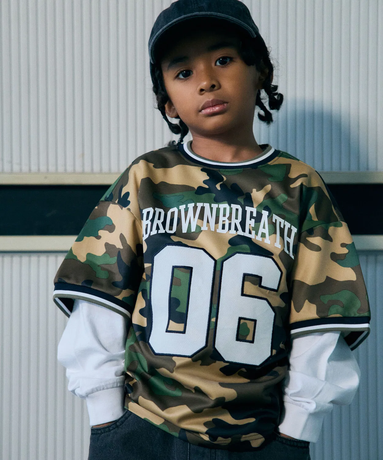 Детская камуфляжная футболка с длинным рукавом цвета хаки от Brownbreath Kids