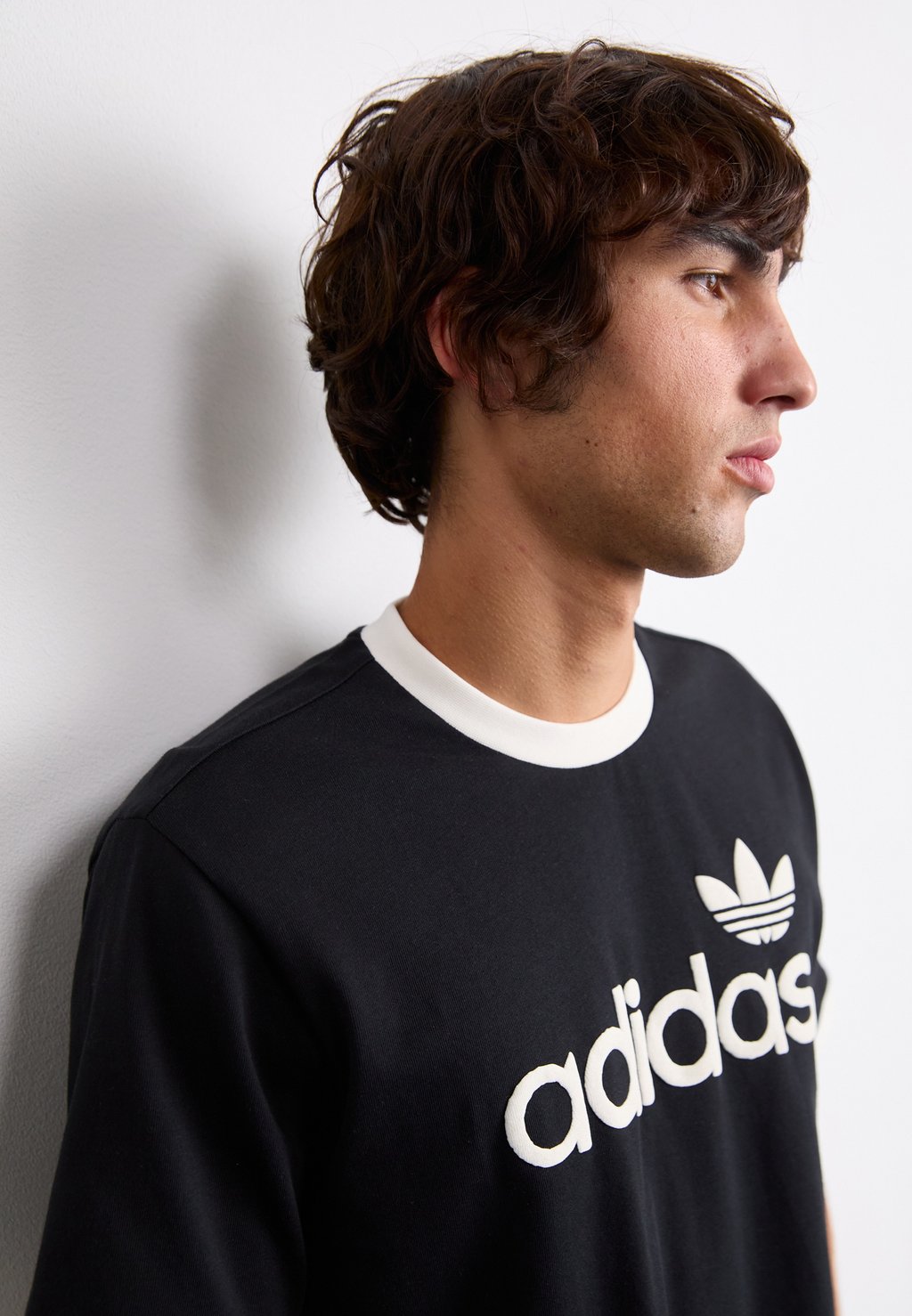 

Футболка с принтом SIMPLE TEE adidas Originals, черный