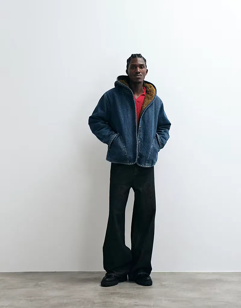 Джинсовая куртка Levi's оверсайз с капюшоном и отделкой из искусственной овчины, синий — фото 4