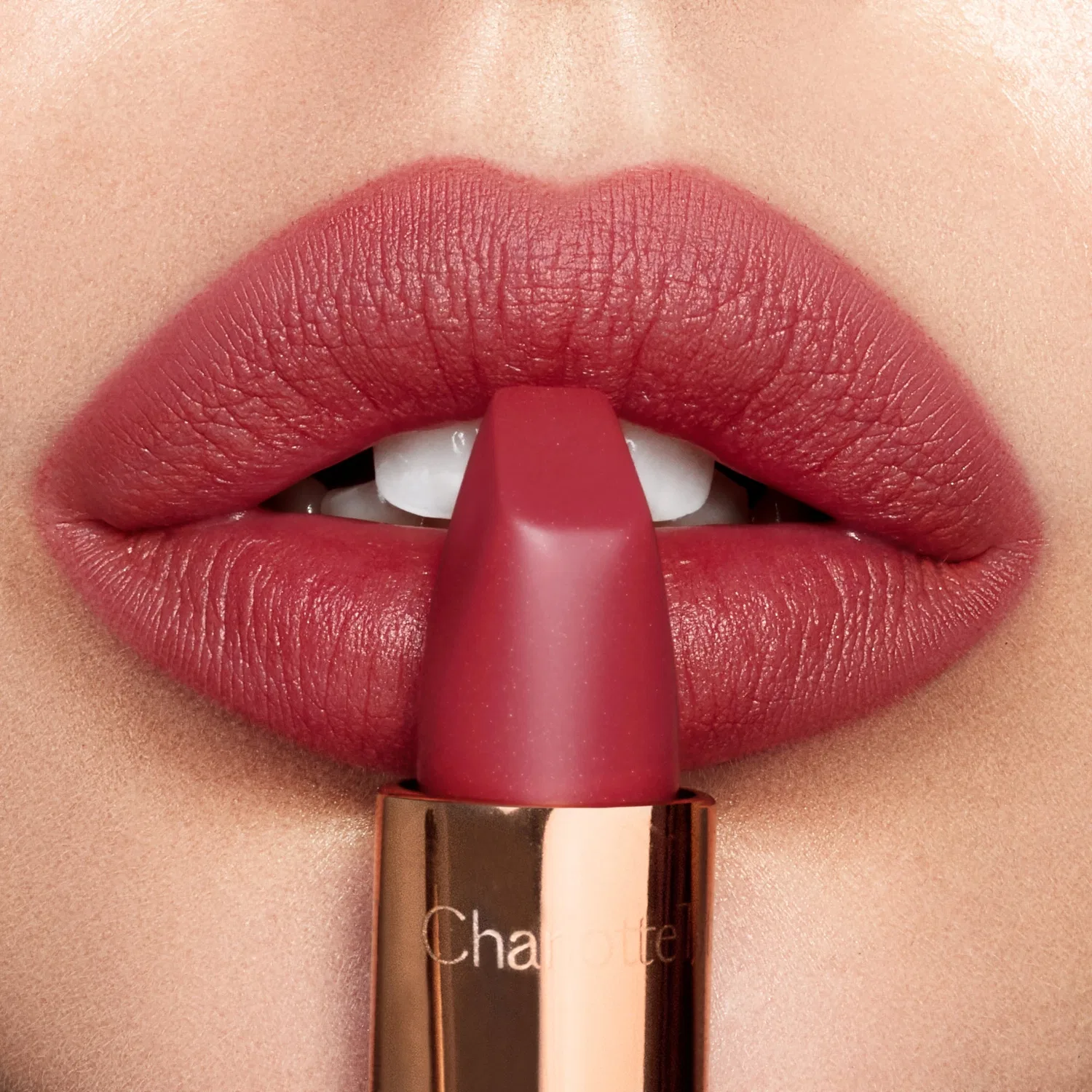 Помада матовая Charlotte Tilbury Matte Revolution, M.I.Kiss — фото 2