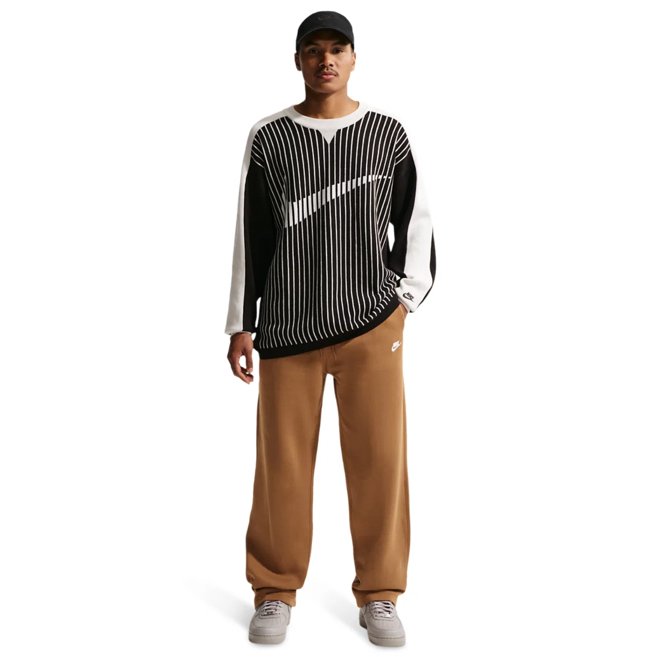 Мужские брюки Club Open Hem Nike, цвет Ale Brown/Ale Brown/White — фото 3