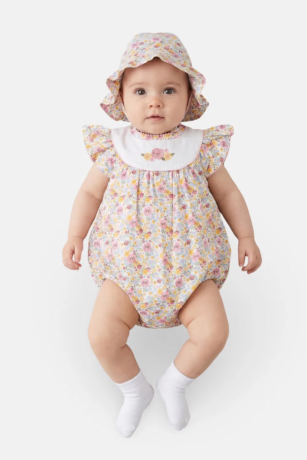Боди-комбинезон с цветочным принтом комплект с шапкой Baby Essentials, цветочный