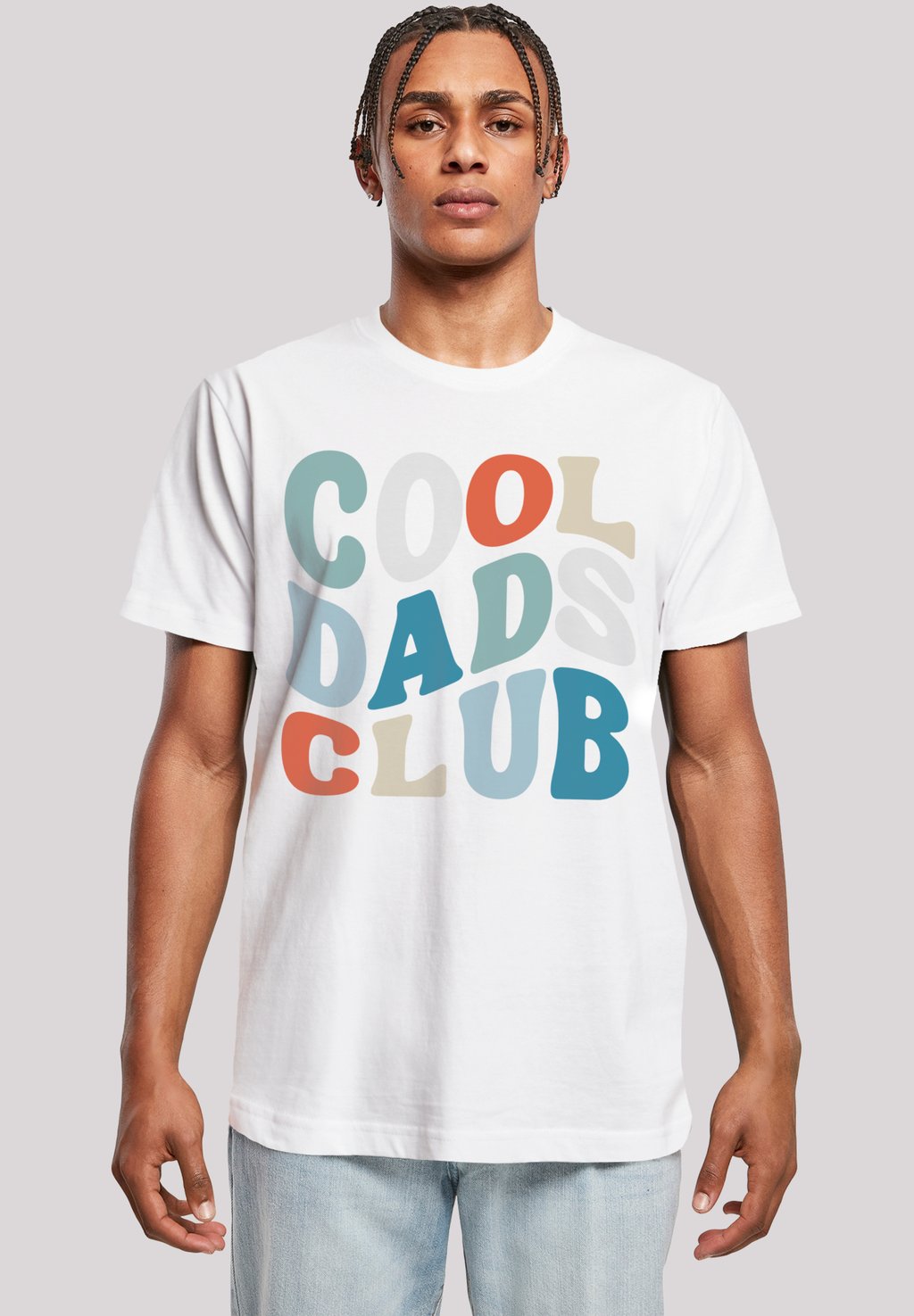 

Футболка с принтом COOL DADS CLUB TRENDIGES VATERTAGSMOTIV FÜR VÄTER F4NT4STIC, белый