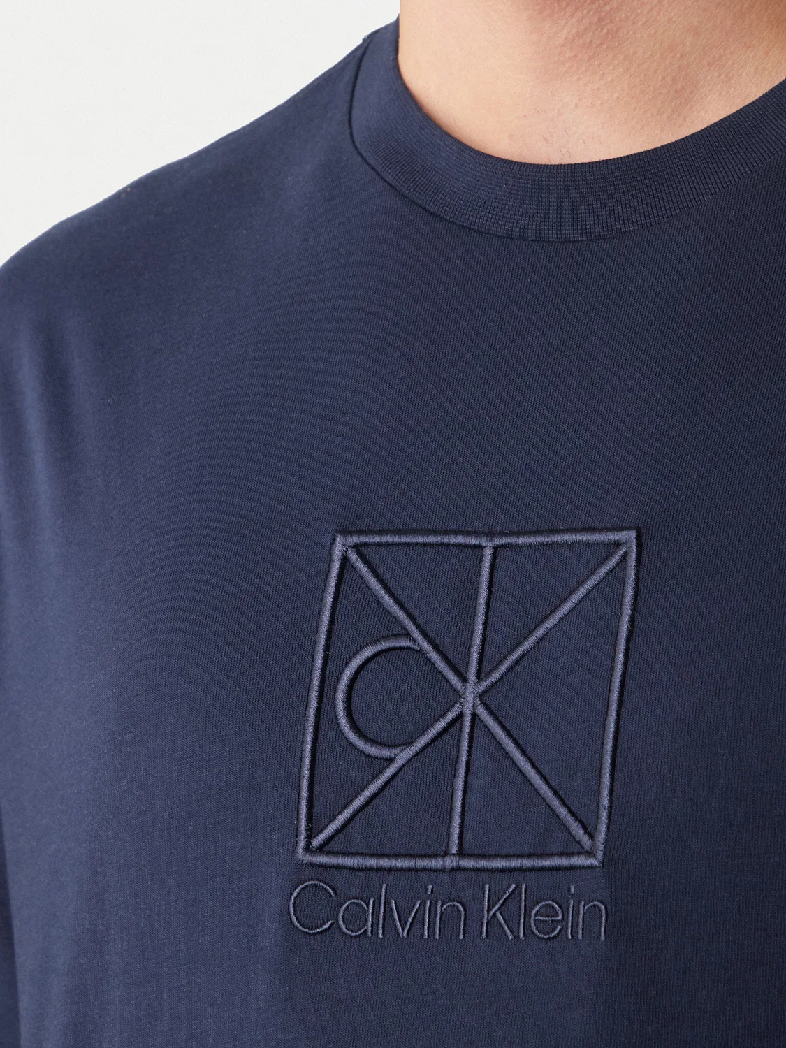 Мужская футболка стандартного кроя Emblem Graphic Calvin Klein, темно-синий — фото 4