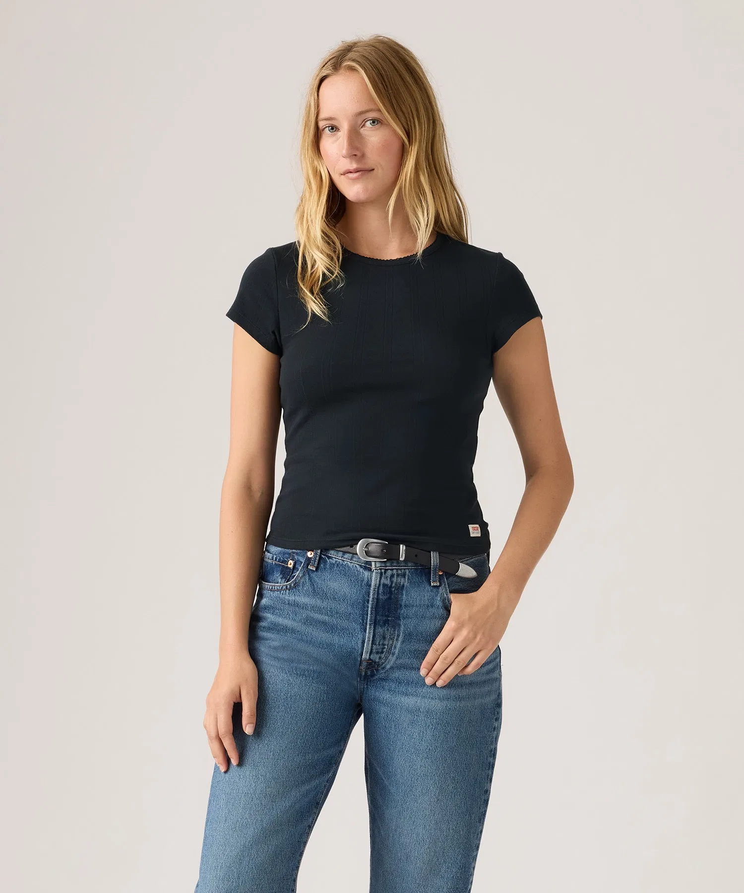 Женская футболка Levi's с коротким рукавом и логотипом