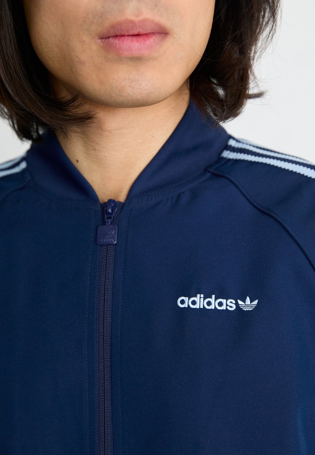 

Спортивная куртка adidas Originals, темно-синий