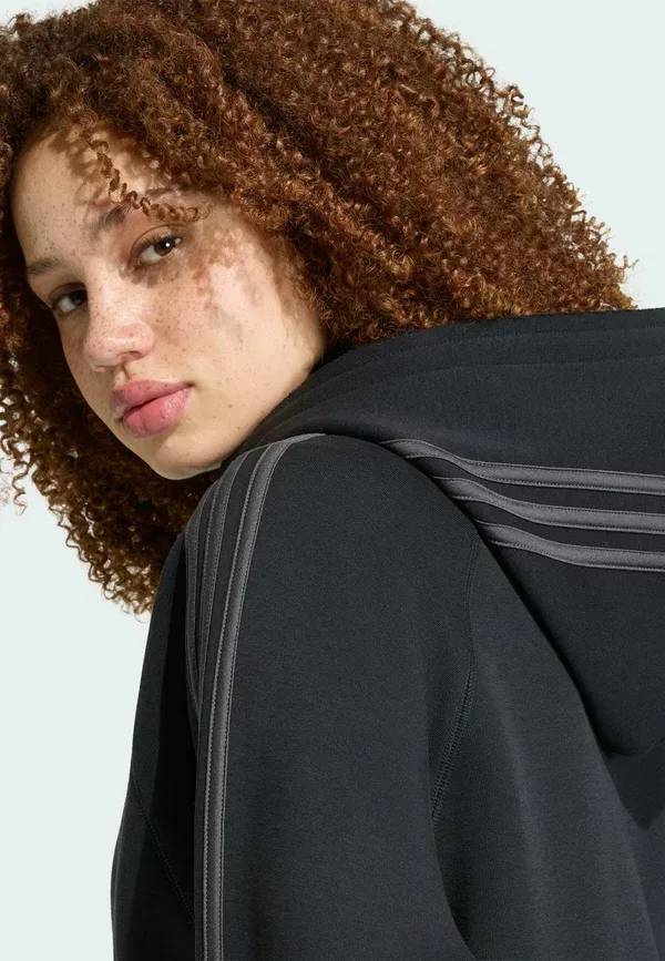 Толстовка с капюшоном Adidas Originals Sst 2.0 cropped hoody zip up sweatshirt, черный утилитарный — фото 3