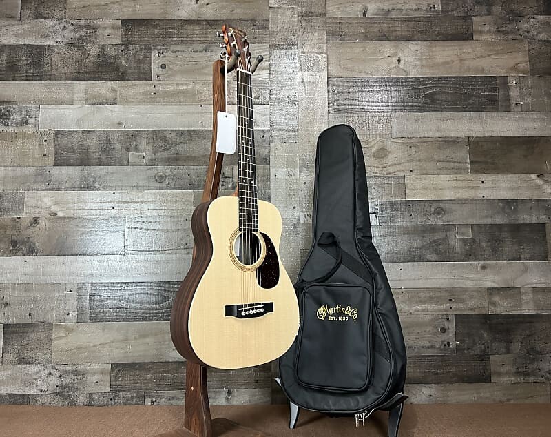 

Акустическая гитара Martin LX1RE Little Martin - Natural w/Martin Deluxe Gig Bag