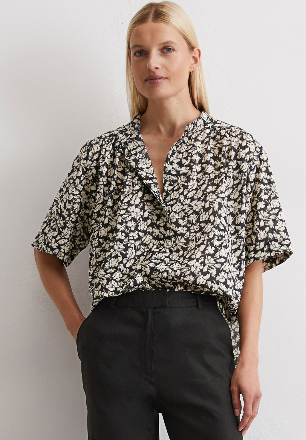 

Блузка на пуговицах FEMININE FIT STAND UP COLLAR PRINT Marc O'Polo, черный